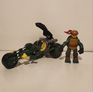 2012 TMNT Ninja Stealth Bike w/ Stealth Raphael Teenage Mutant Ninja Turtle